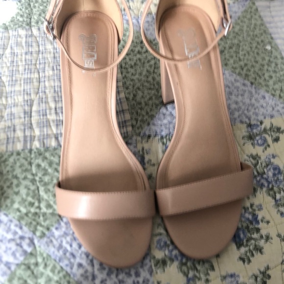 Heels - Picture 3 of 3